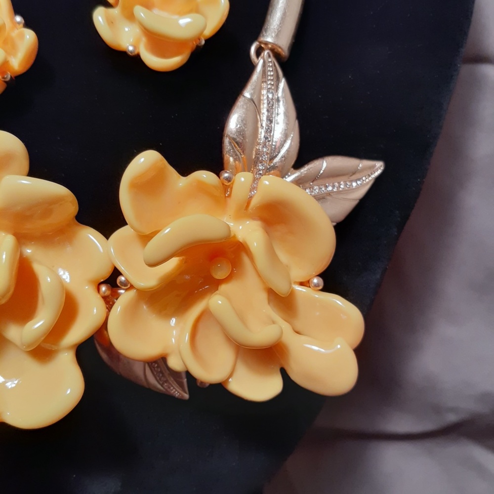 Signed Oscar de la Renta Marigold Necklace Set - Picture 4 of 8